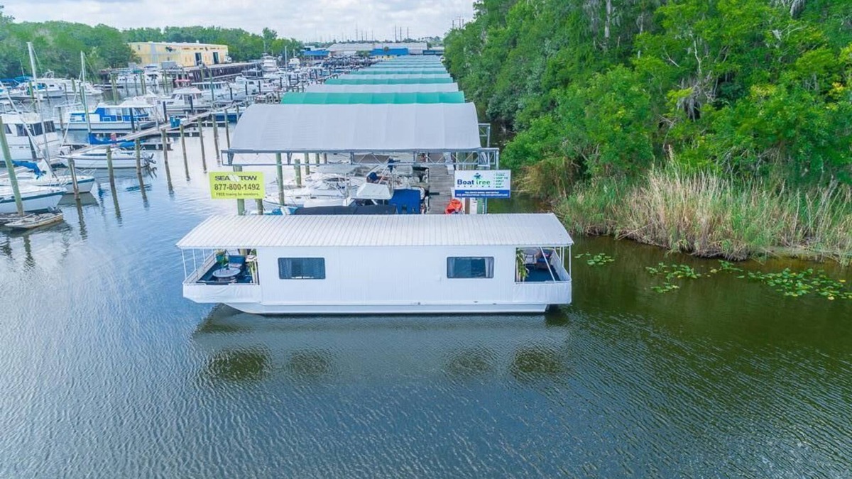 Sanford Boat Rental | Water Lovers Retreat