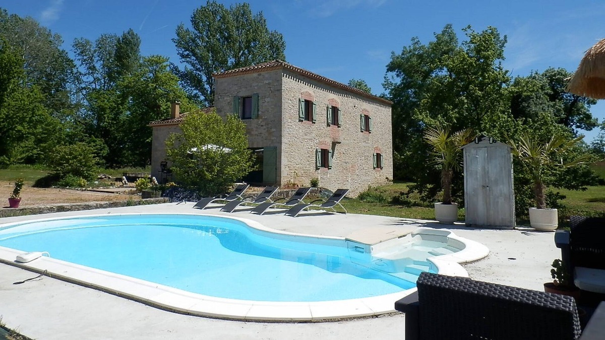 Montalzat Bed & Breakfast | Water mill with swimming pool, waterfall, and stream