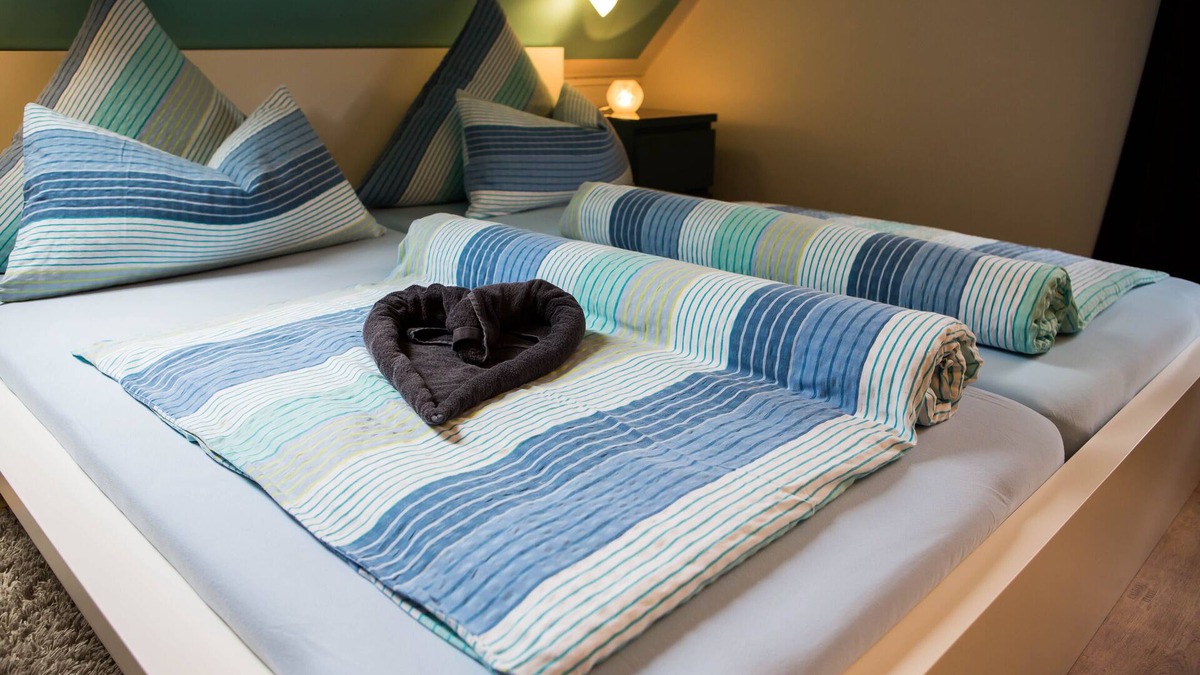 Treppendorf Apartment | Water room - modern furnished apartment near Musikhaus Thomann