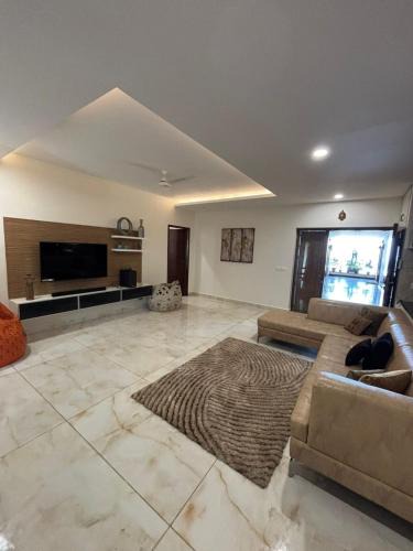 Kanathur Apartment | Water's egde service apartment