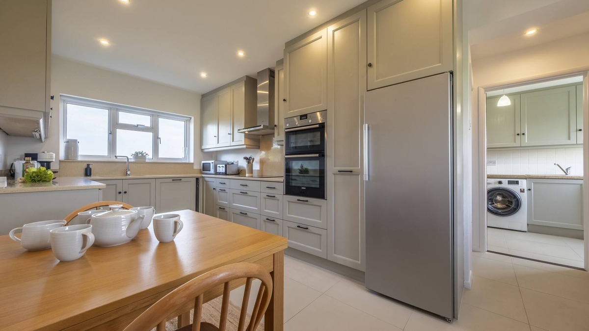Ipswich Cottage | Water sports and cycling getaway -The Lake House