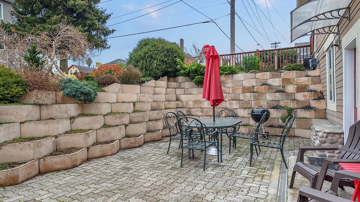 Everett House | Water view, large 2 bedroom in N Everett