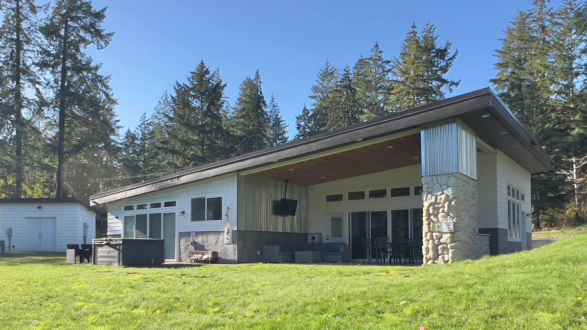 Burley House | Water View Modern Home on the Bay- Hot Tub + Scenic Views