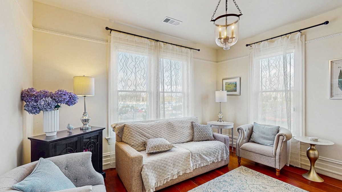 Old Town Eureka House | Water-view upstairs Victorian home near the bay - walk to the heart of town