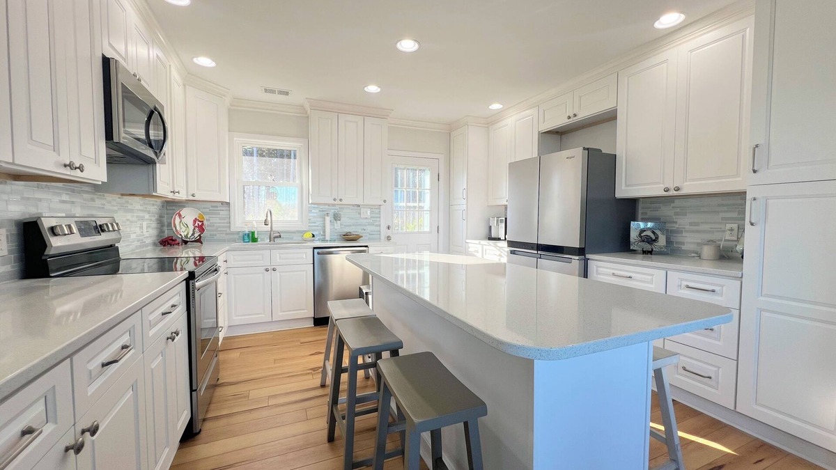 Stacy House | Water views and a Charming 2-bedroom house in serene Stacy with WiFi, AC