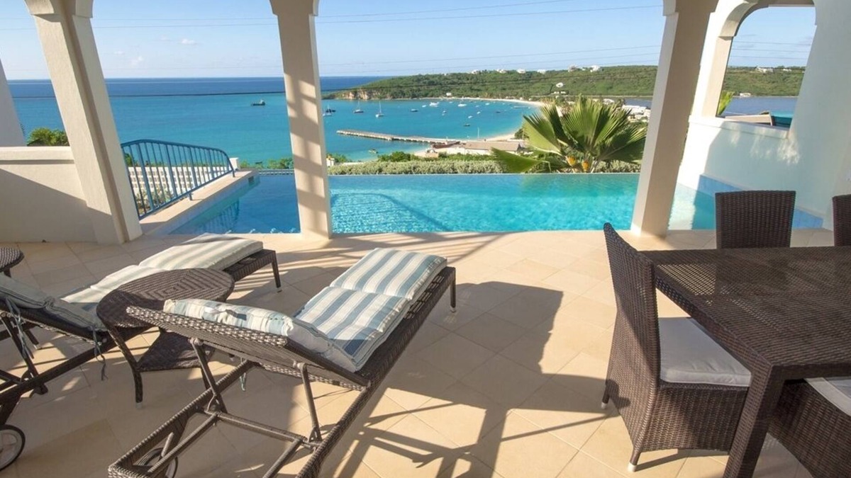 South Hill Villa | Water views, central location and infinity pool