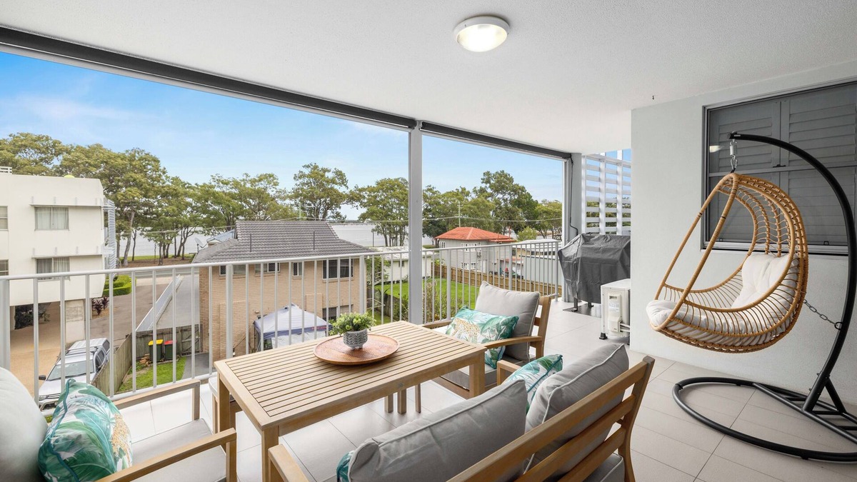 Bongaree Apartment | Water Views with a Splash of Luxury