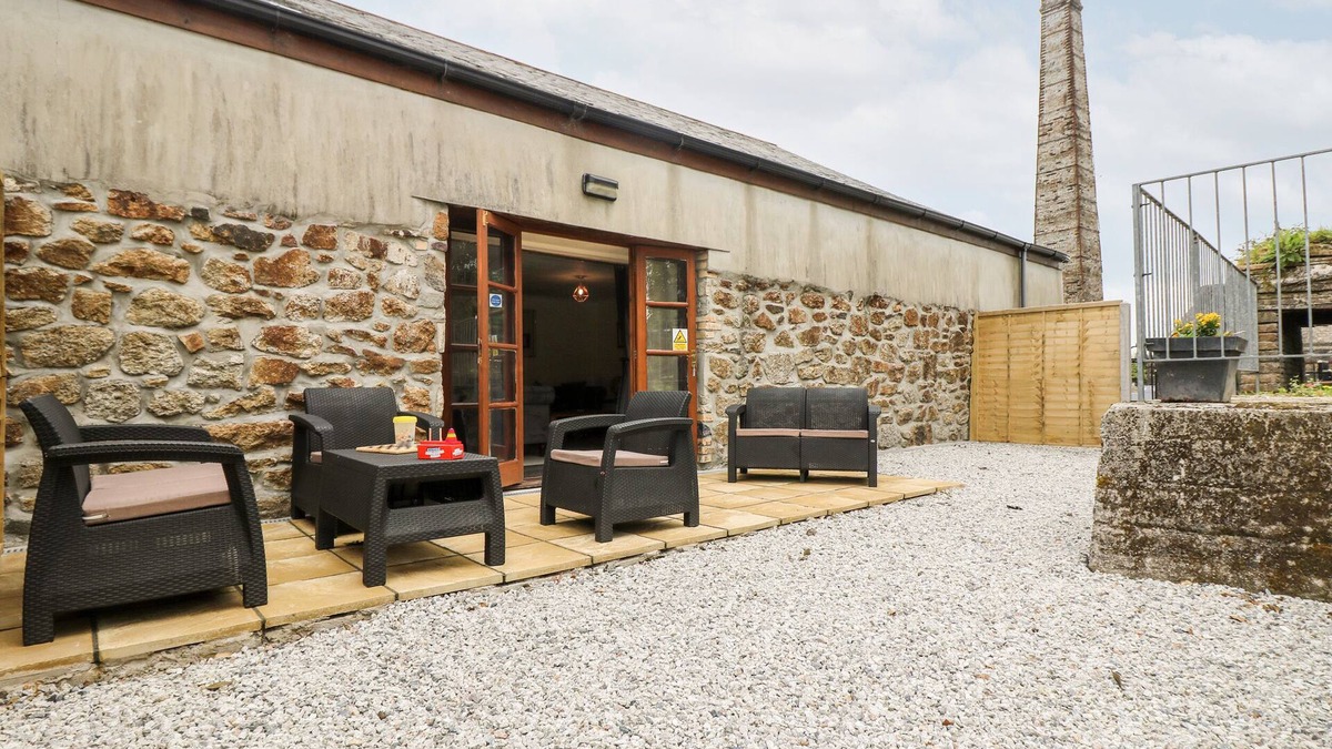 Stenalees Cottage | WATER WHEELS@THE WEST DRY, family friendly in St. Austell