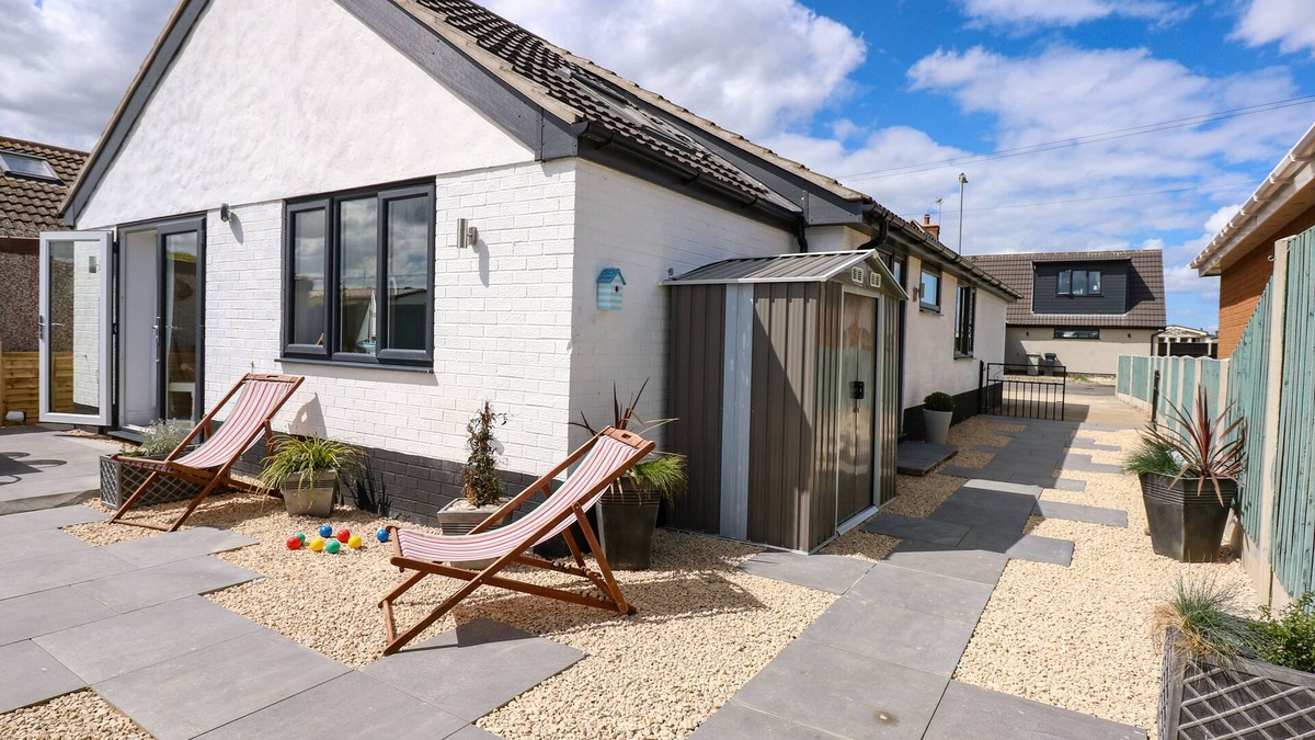 Mablethorpe and Sutton House | WATERBEACH, pet friendly, country holiday cottage in Sutton-On-Sea