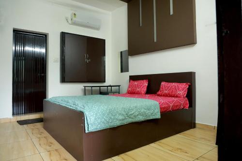 Athirapally Hotel | Waterfall Gateway