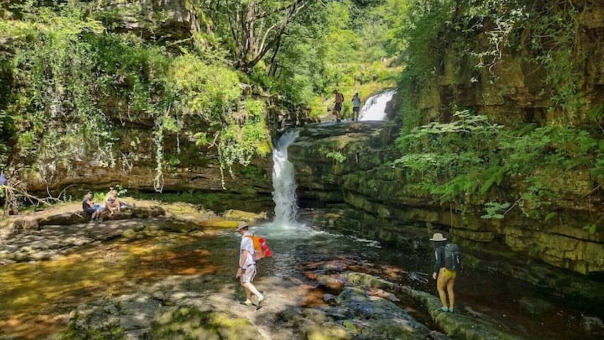 Abercwmboi House | Waterfall Lodge - Direct access to waterfall walks