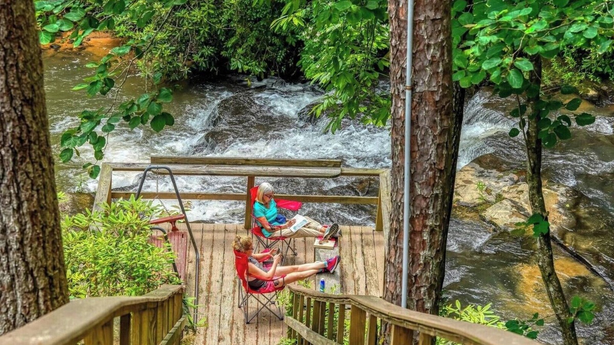 Wiley Apartment | Waterfall Retreat Room 4-Pet Friendly-Hiking and Snow Tubing Nearby