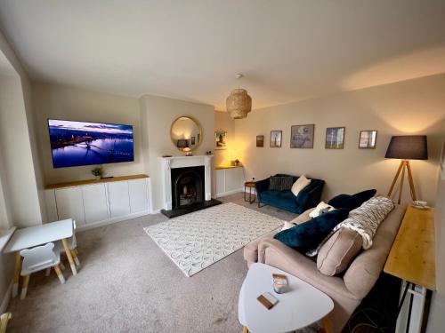 Londonderry House | Waterfoot House