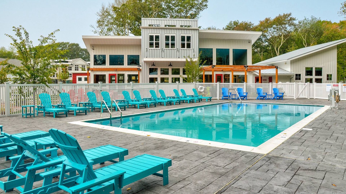 Central Waterford Apartment | Waterford, CT - Beautifully furnished 1Bedroom/1Bath 864sf Apartment
