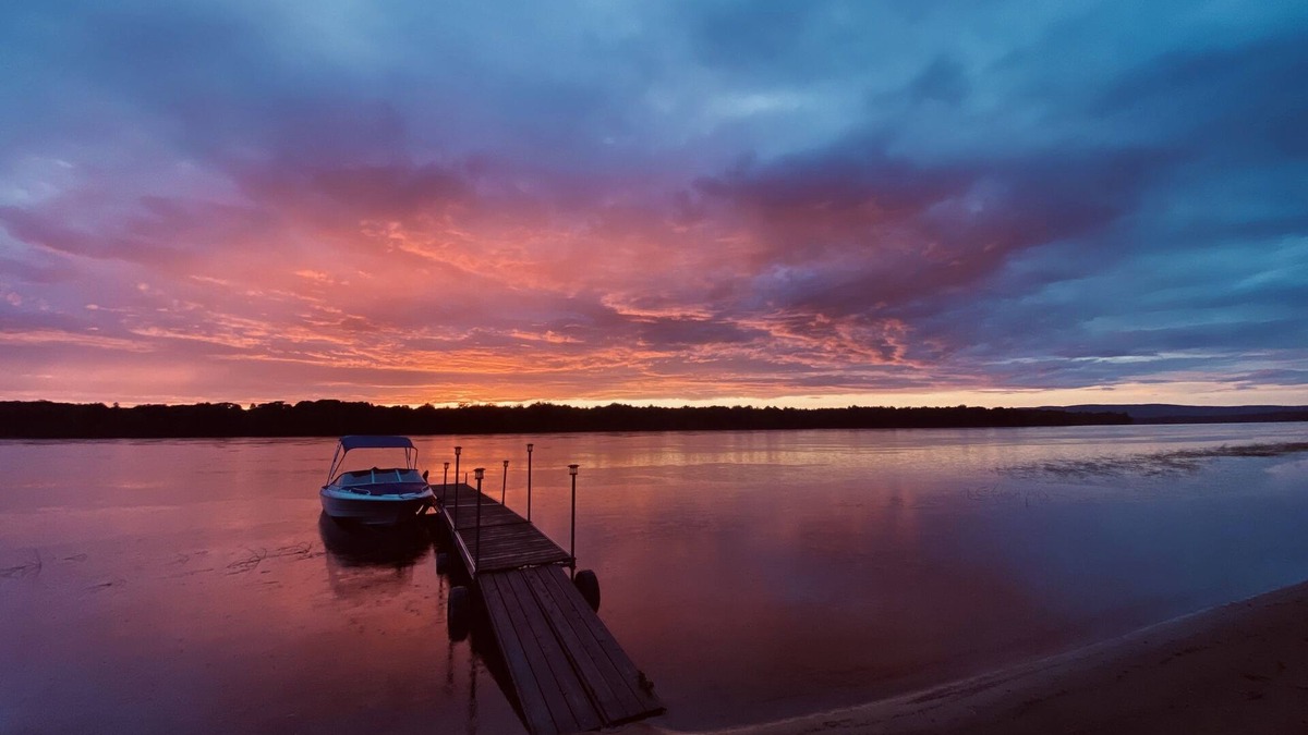 Mansfield-et-Pontefract Cottage | Waterfront Beach Paradise - 3 Bed, 2 Washroom Cottage with Outdoor Bar