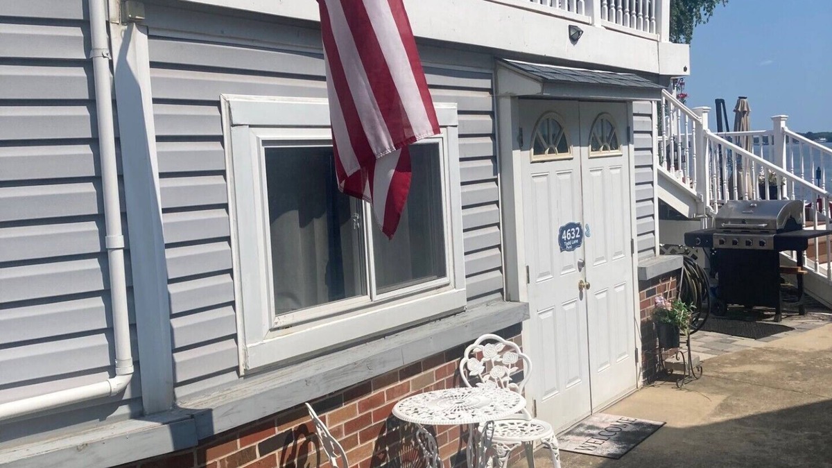 Edgemore House | Waterfront 1-bedroom in Law apartment first floor in Sparrows Point , 55TV, AC