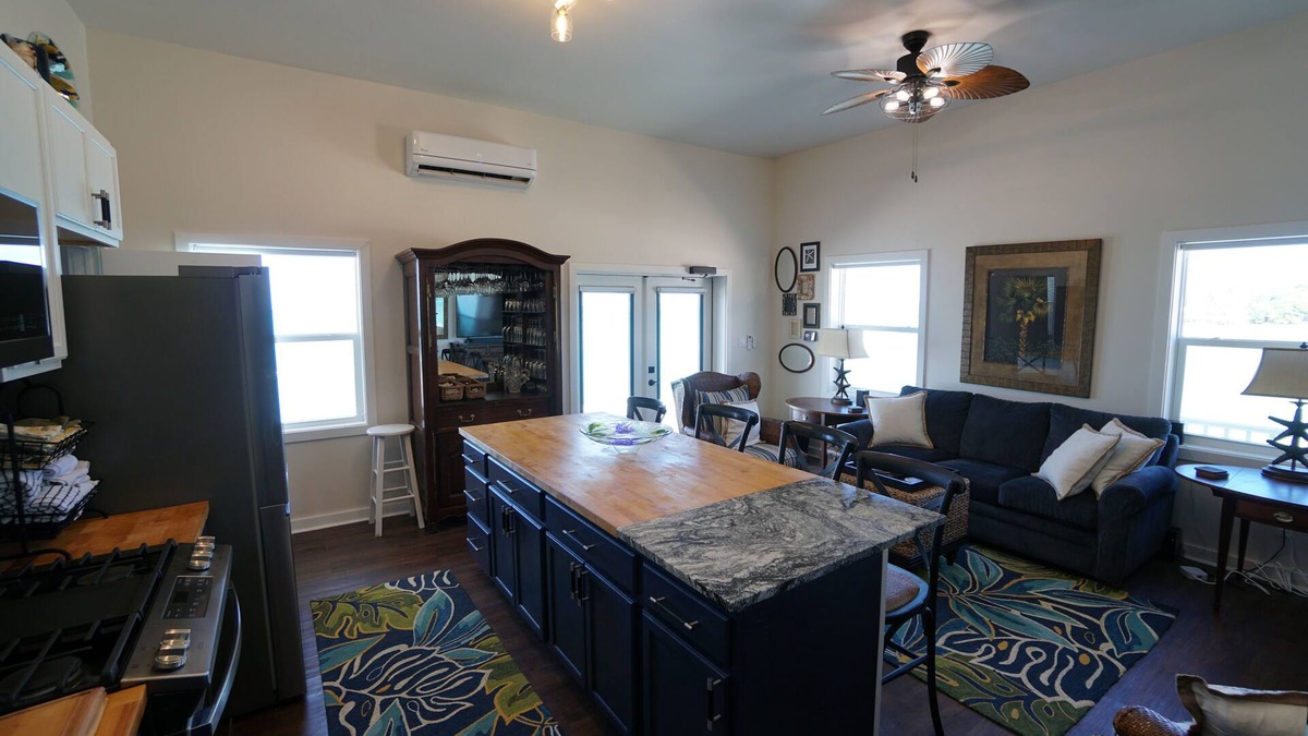 Staniel Cay Apartment | Waterfront 1-bedroom apartment in charming Staniel Cay Huge Patio
