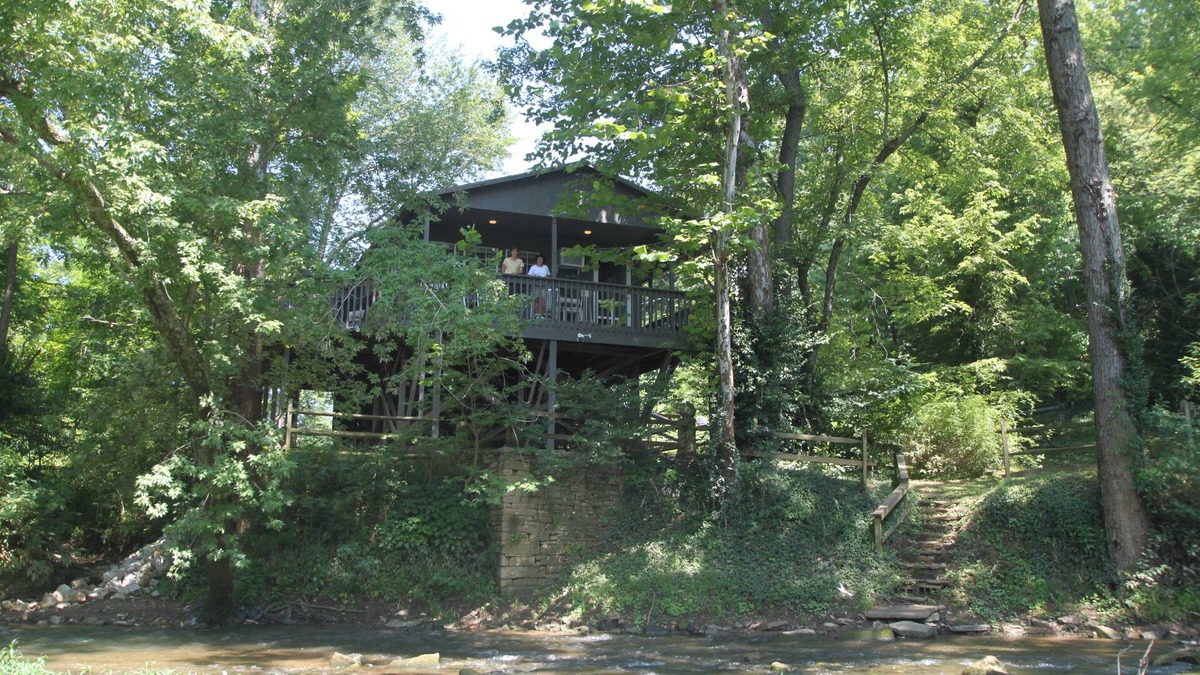 Corydon Cottage | Waterfront 2 Bd cabin on Blue River , PRIVATE RIVER ACCESS, kayaking, fishing