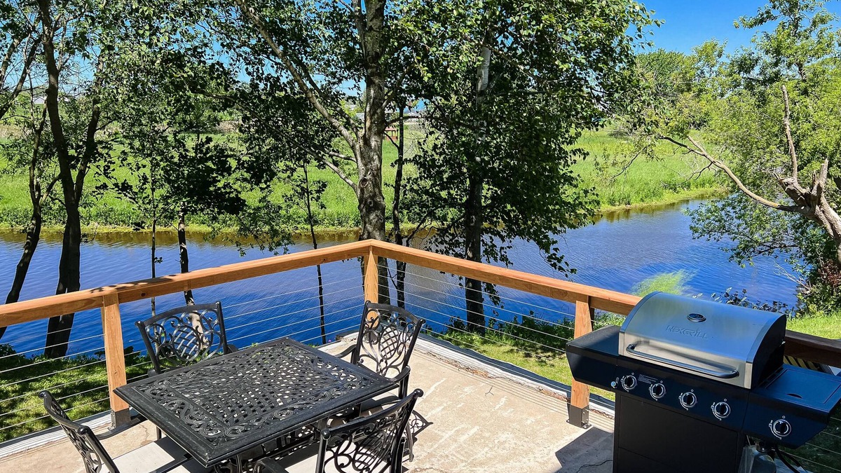 Algoma House | Waterfront 2 BR Lower-level w/grill & kayaks