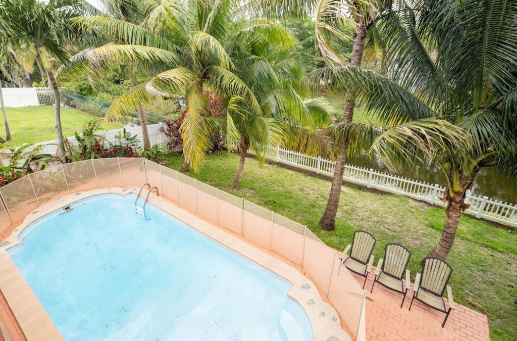 Pembroke Pines Villa | Waterfront 2-Story Villa with Heated Pool
