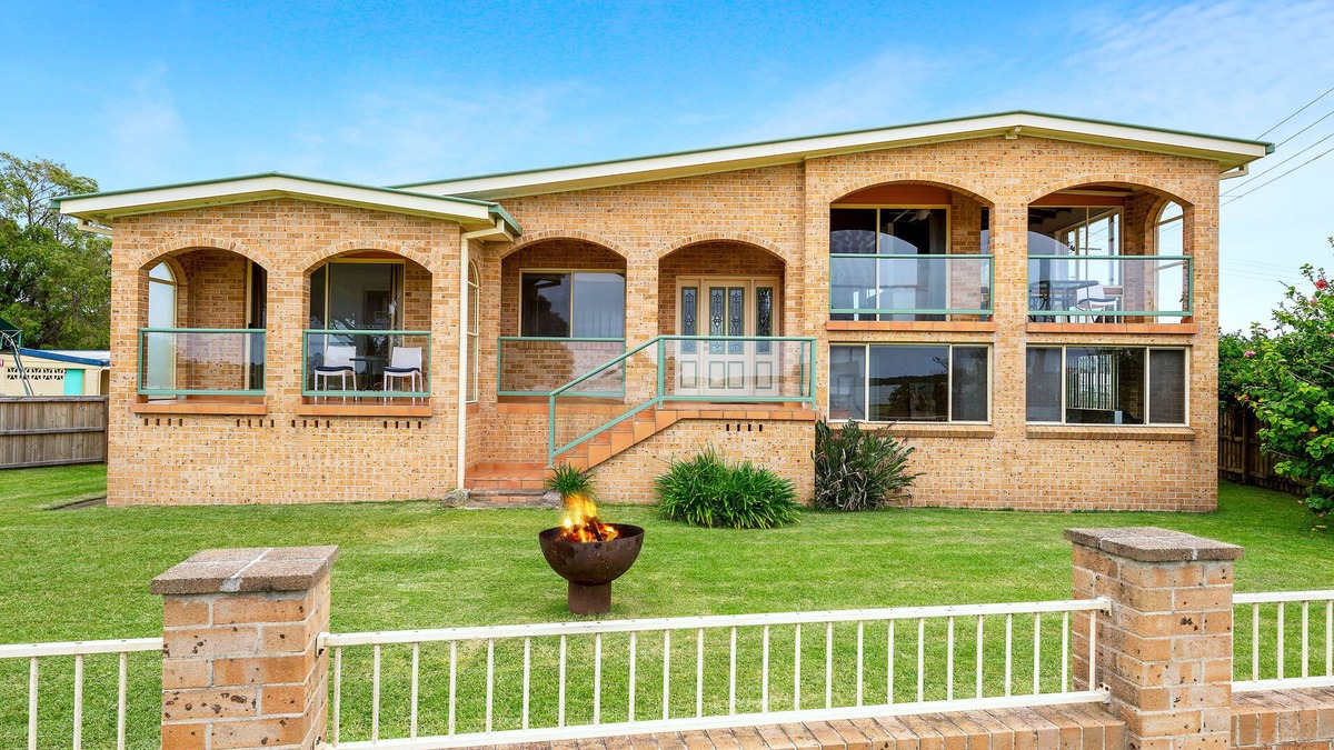 Greenwell Point House | Waterfront 3 bedroom House (Pet Friendly)