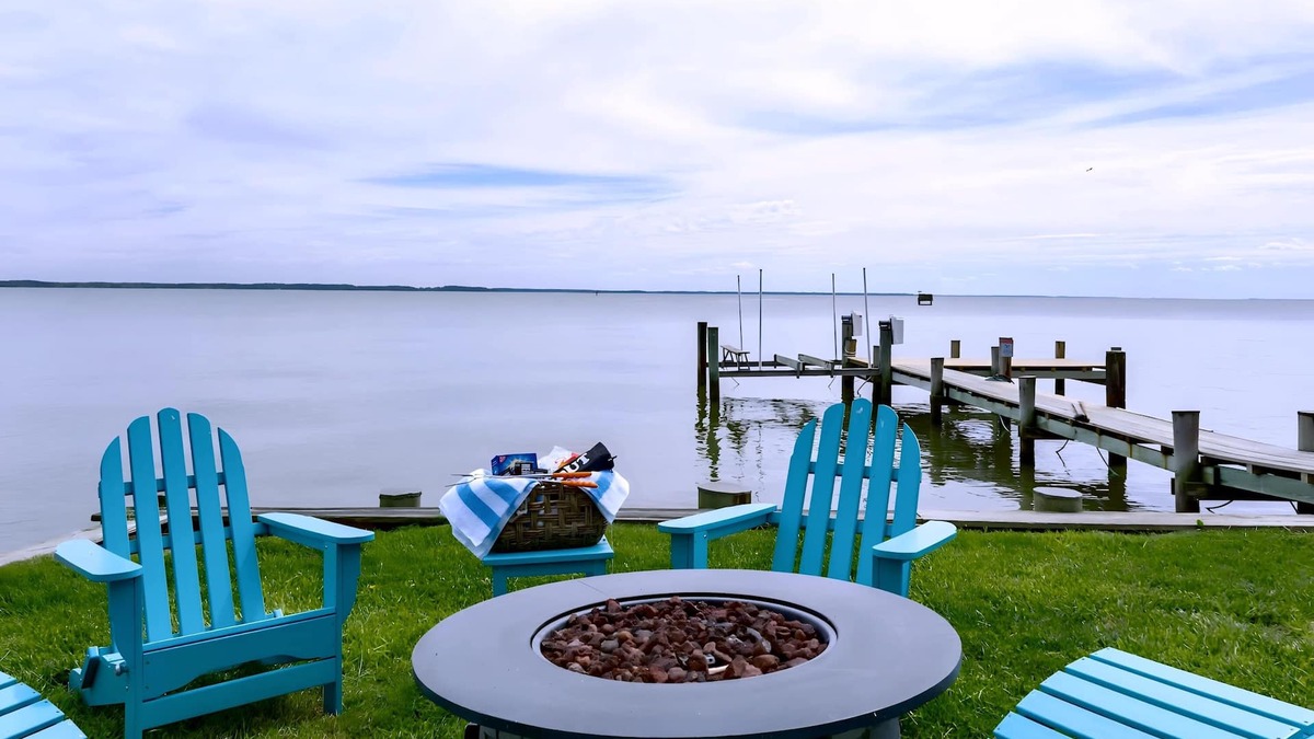 Tilghman House | Waterfront 3-Bedroom Cottage and Pet Friendly