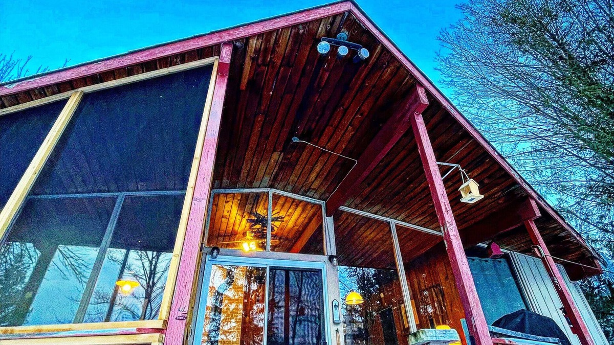 Kirkfield Cottage | Waterfront 3 Bedroom Kawartha Cottage
