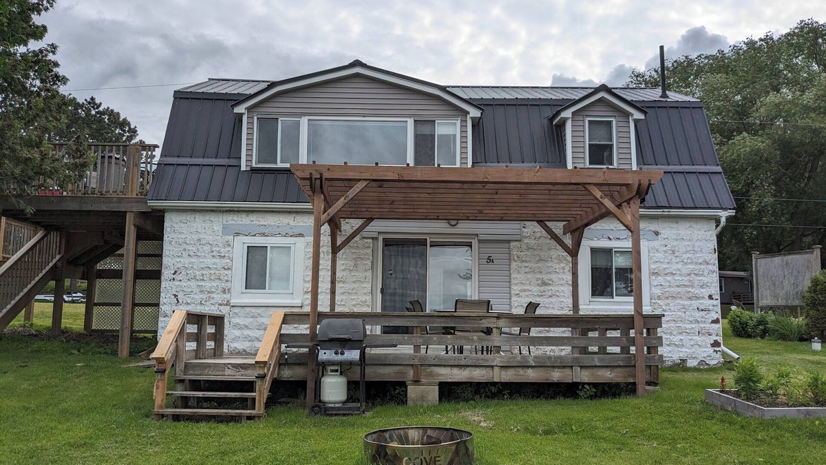 Roseneath Cabin | Waterfront 3 bedrooms Cottage on Rice lake