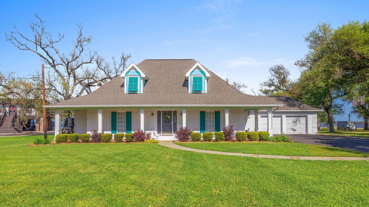 Sulphur House | Waterfront 3 Bedroom Home