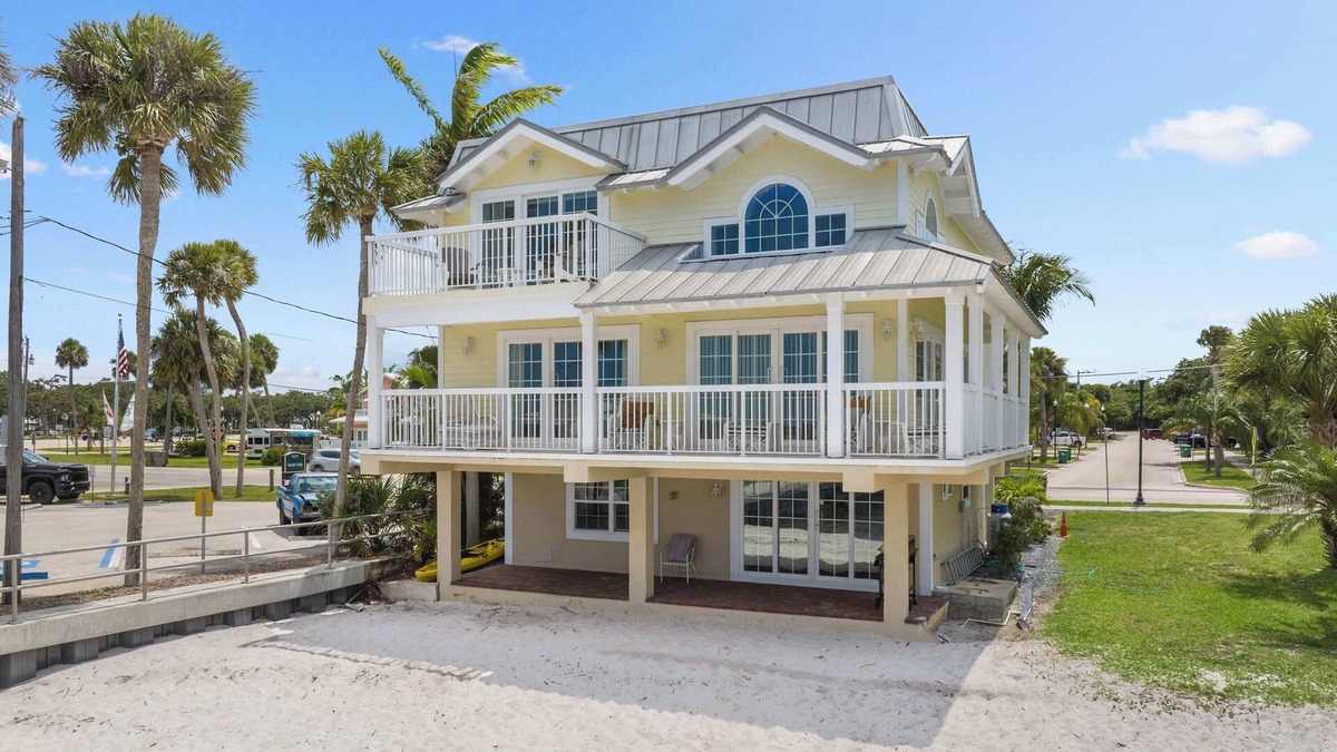 Sebastian House | Waterfront 3 Bedroom Home on the Indian River