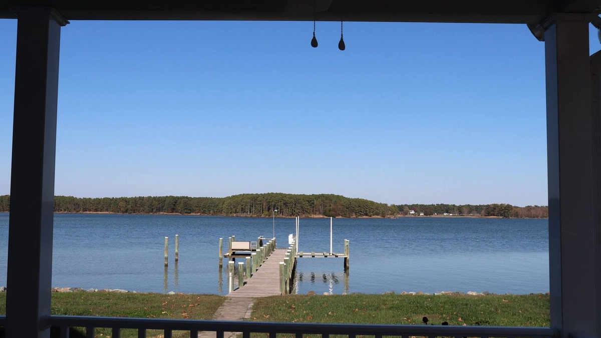 Tall Timbers House | WATERFRONT 3000 SQFT HOME W/PIER, WRAP PORCH, KAYAK, PADDLE BOARD, FIRE PIT