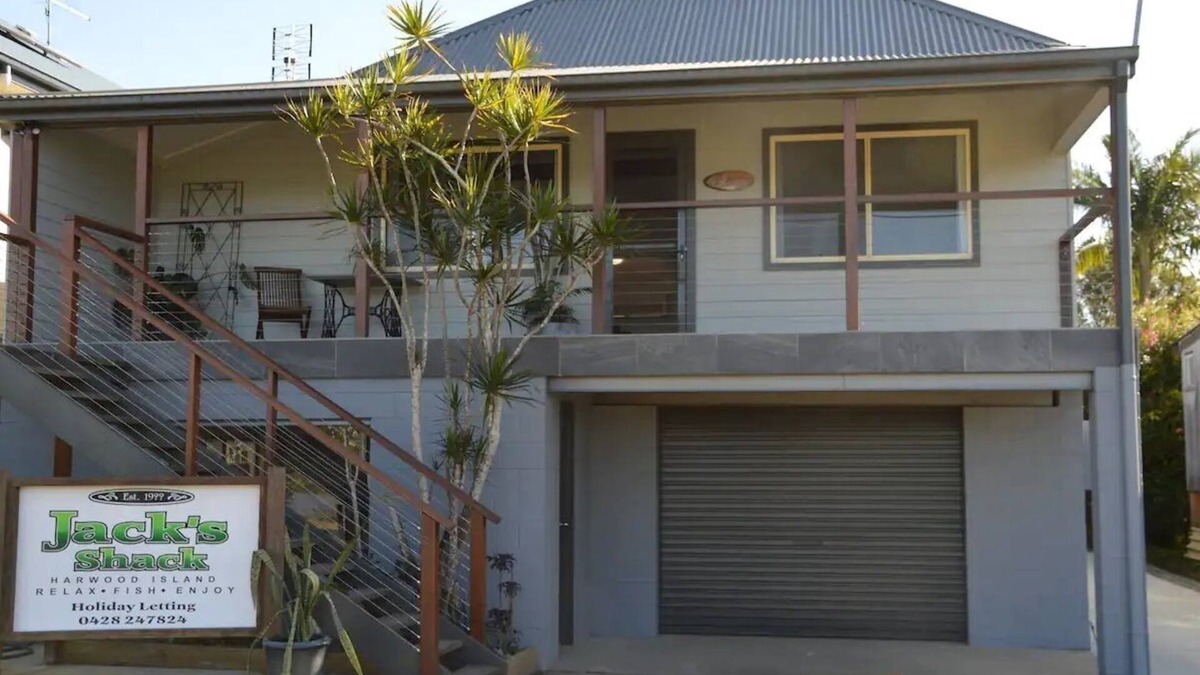 Harwood House | Waterfront 3bedroom home on Harwood Island