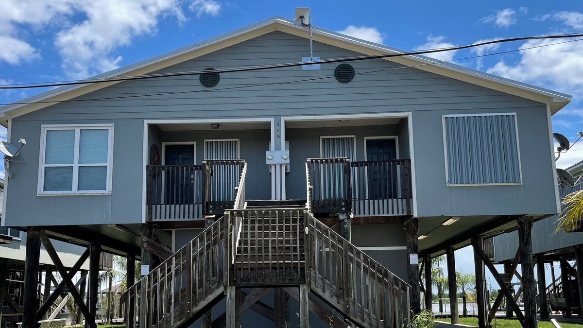 Venice Condo | Waterfront 3BR/2BA Condo in Cypress Cove-10 Beds w large deck for entertaining