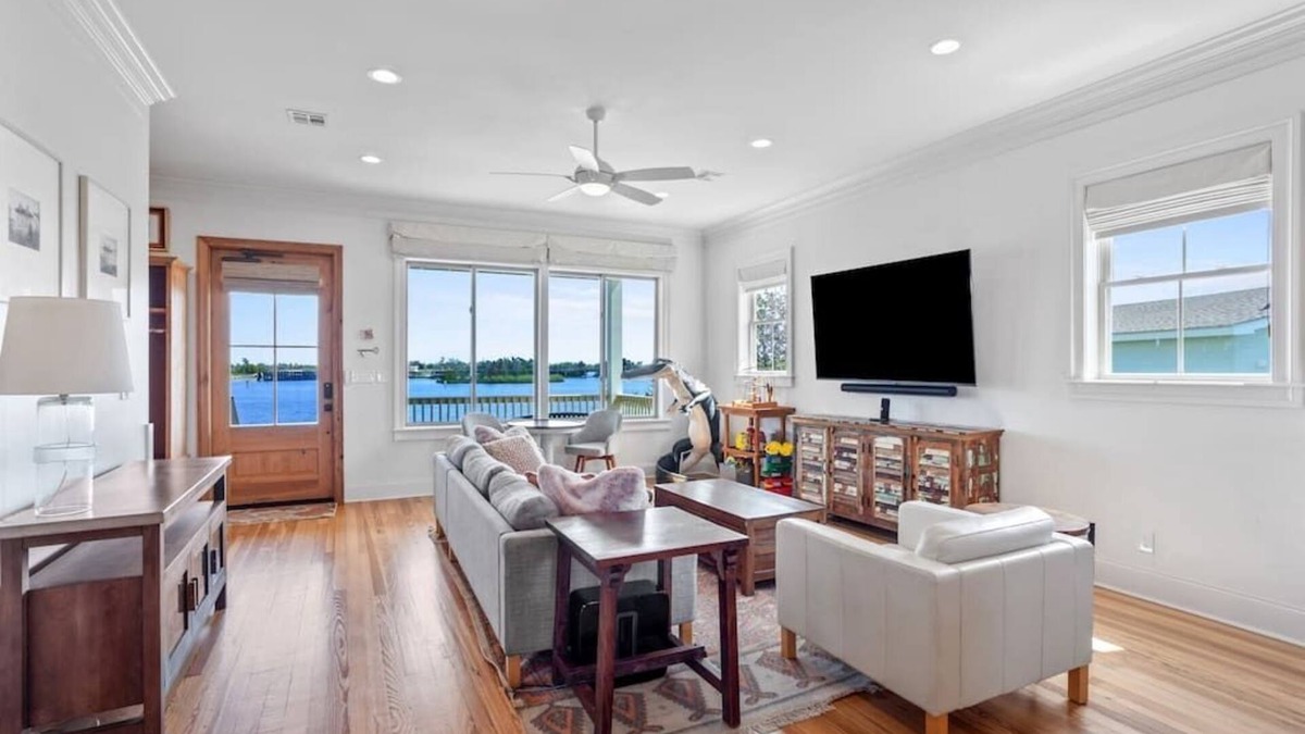 Lake Charles House | Waterfront 4 Bedroom Home