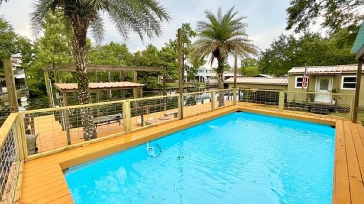 Slidell House | Waterfront 4 bedroom. Discount available for extended or monthly rentals!