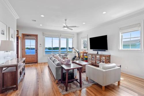 Lake Charles House | Waterfront 4 Bedroom Home