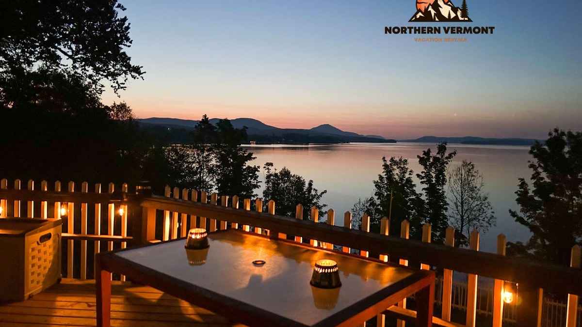 Newport House | WATERFRONT 4BR Home 30min from Jay Peak! - Lake Memphremagog - AMAZING VIEW!
