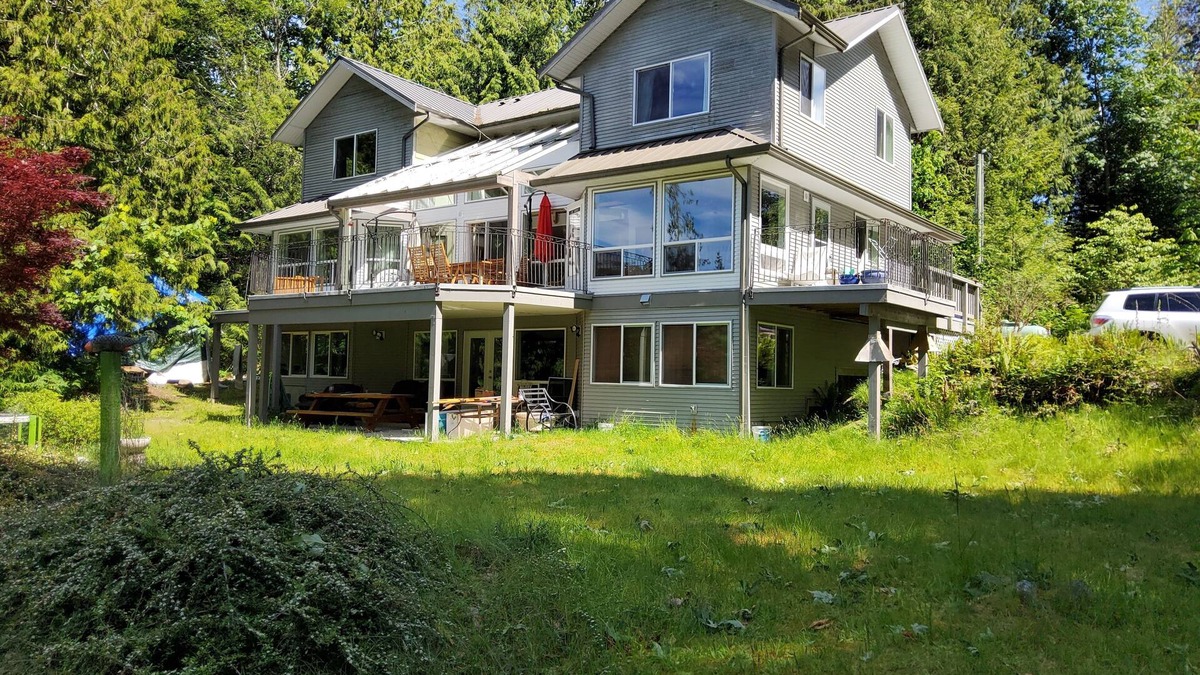 Garden Bay House | Waterfront 5 bedroom unit in house on Hotel Lake, Garden Bay B.C.