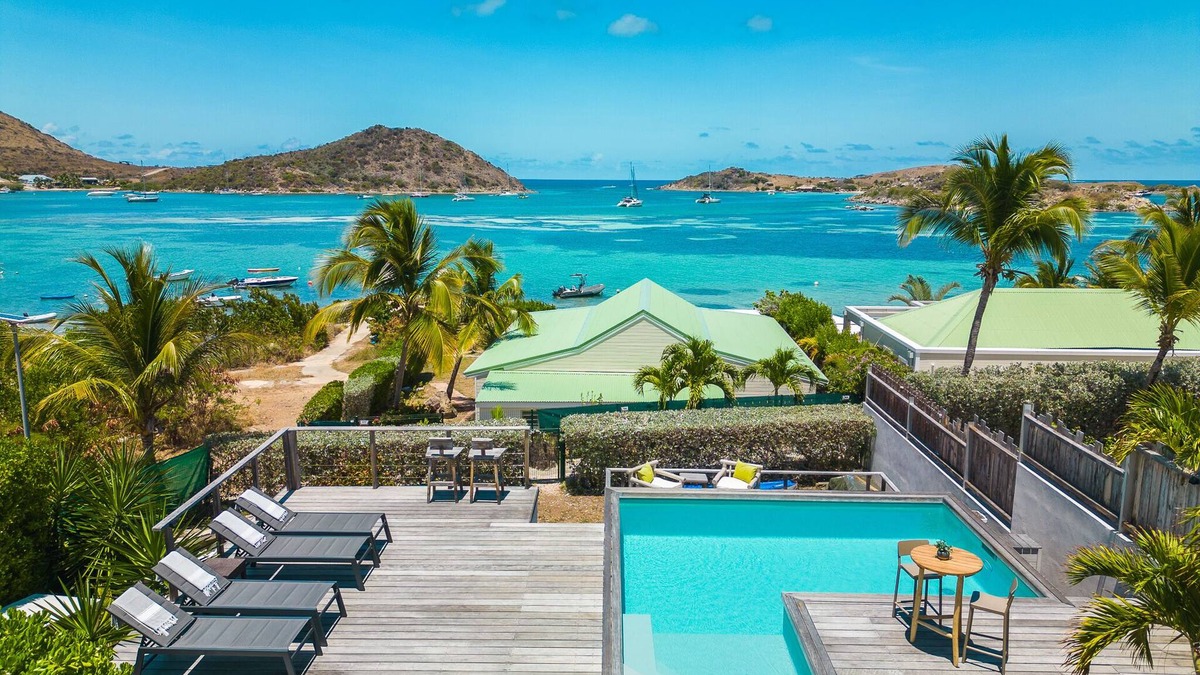 Cul de Sac Villa | Waterfront and water access, 5 Bedrooms, 10 pax. Kayaks, AC & optic fiber wifi