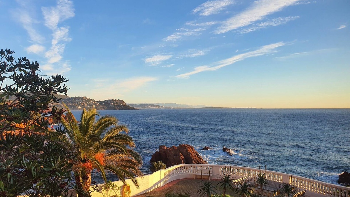 Le Trayas Apartment | Waterfront apartment