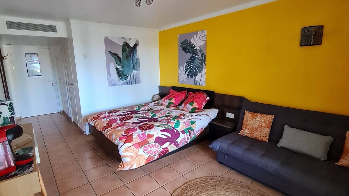 Gros Raisins Apartment | Waterfront apartment. Madininappart.fr