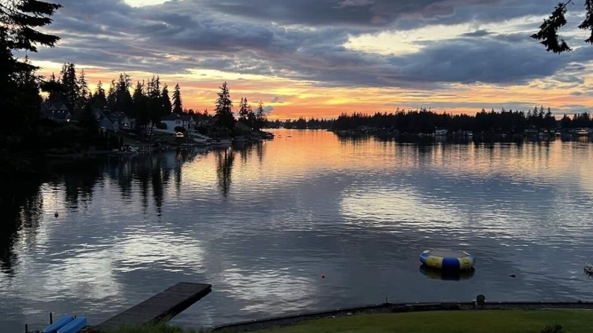Bonney Lake Apartment | Waterfront - Apartment on Beautiful Lake Tapps! What a view!