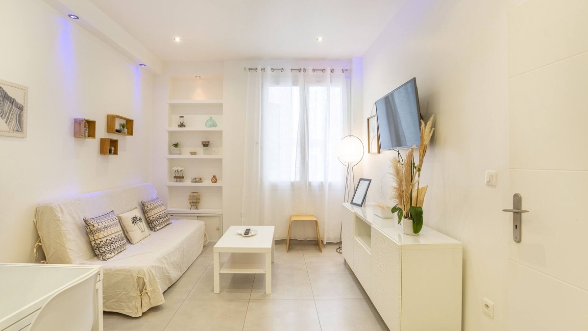 Le Pharo Apartment | Waterfront Apartment Parking