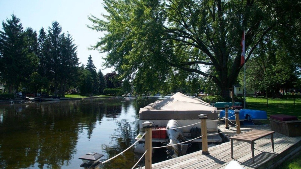 Brechin House | Waterfront B&B: Nature and Fun