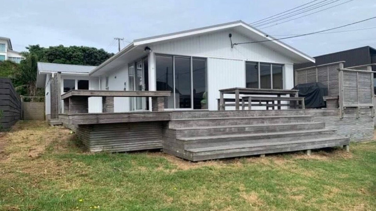 Mangawhai Heads House | Waterfront Bach at Mangawhai Estuary
