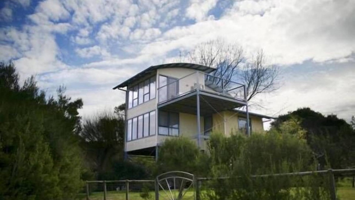Waratah House | Waterfront Beach House