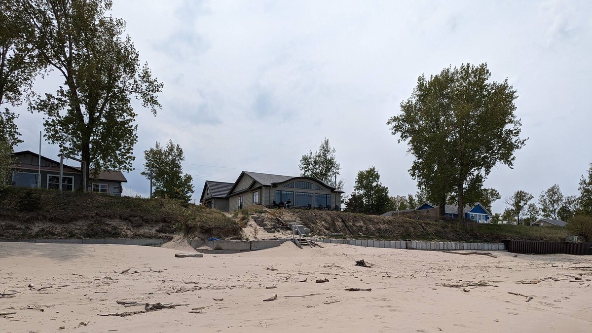 Port Franks Cabin | Waterfront beach house in beautiful Port Franks