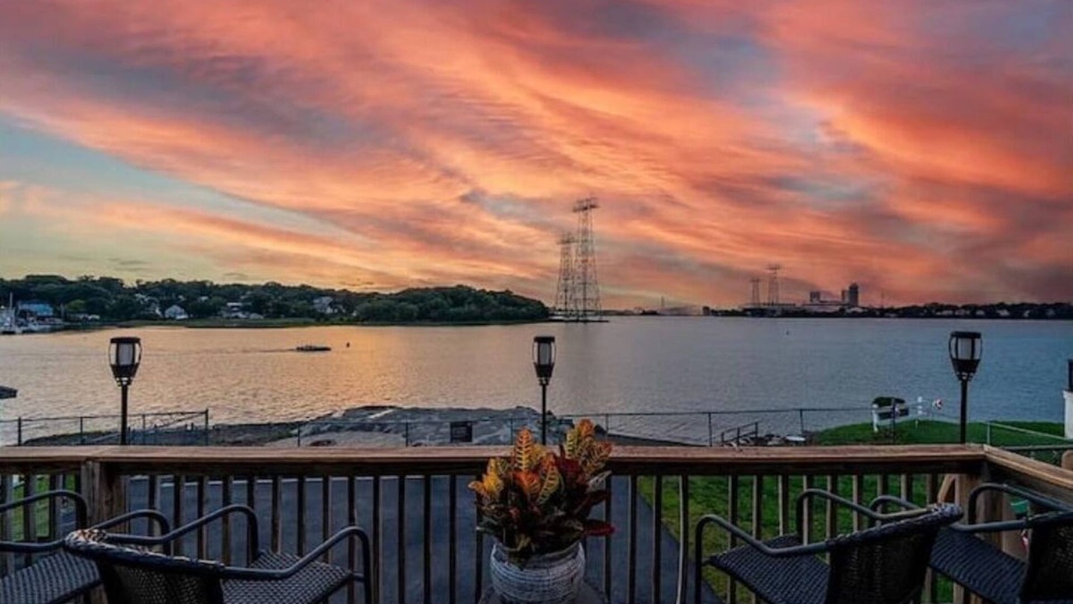 Weymouth House | Waterfront Beach Home With Attached In- Law Suite