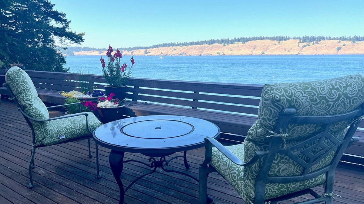 Roche Harbor House | Waterfront Beach Escape with Dock