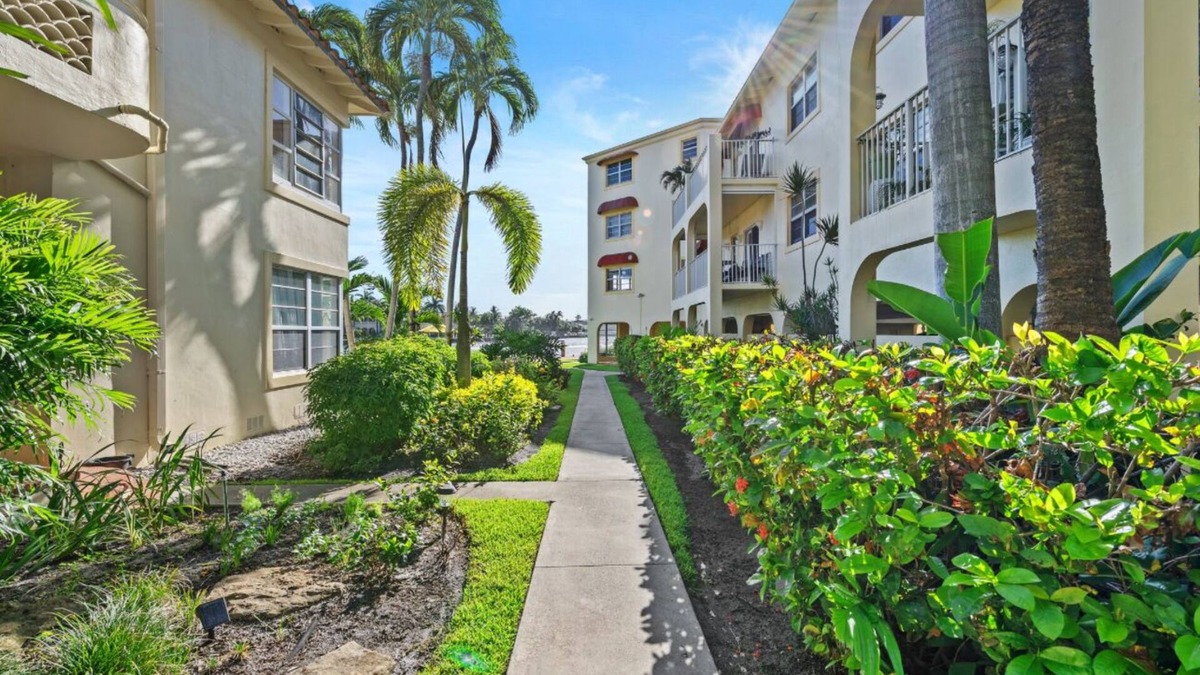 Central Beach Condo | Waterfront Bliss – Stylish 1BR Condo w/Pool
